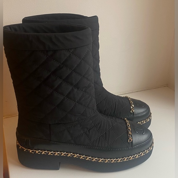 Authentic New CHANEL Logo Apres Ski Winter Boots - Size 36 - Picture 4 of 13